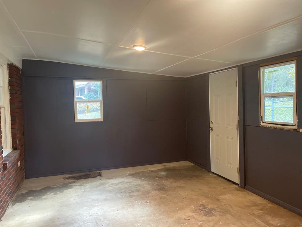 Greenwood, South Carolina 29646, United States, 3 Bedrooms Bedrooms, ,2 BathroomsBathrooms,Residential,Contingent,32490