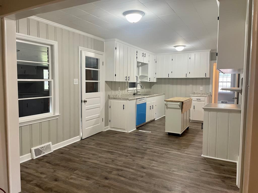 Greenwood, South Carolina 29646, United States, 3 Bedrooms Bedrooms, ,2 BathroomsBathrooms,Residential,Contingent,32490