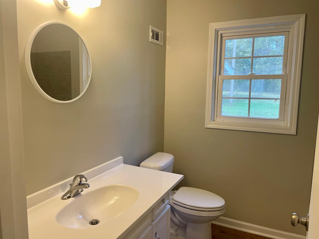 Greenwood, South Carolina 29646, United States, 3 Bedrooms Bedrooms, ,2 BathroomsBathrooms,Residential,Contingent,32490