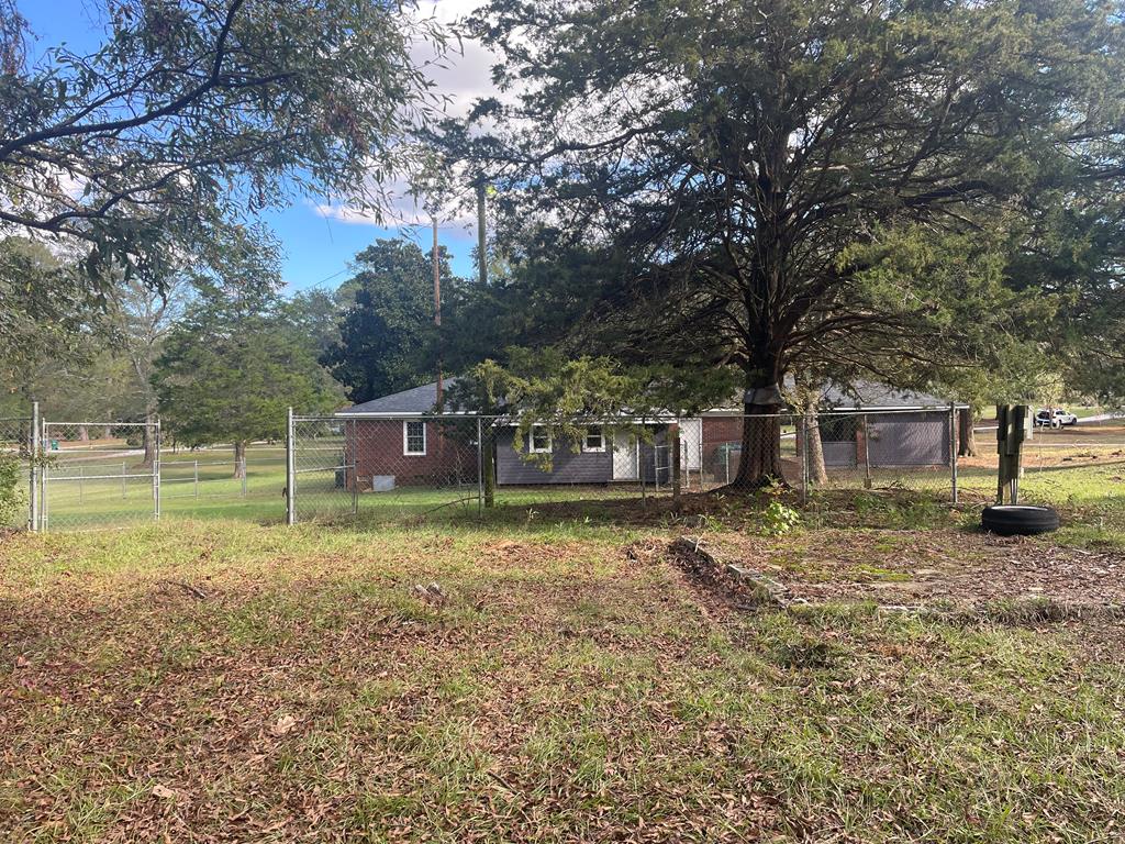 Greenwood, South Carolina 29646, United States, 3 Bedrooms Bedrooms, ,2 BathroomsBathrooms,Residential,Contingent,32490