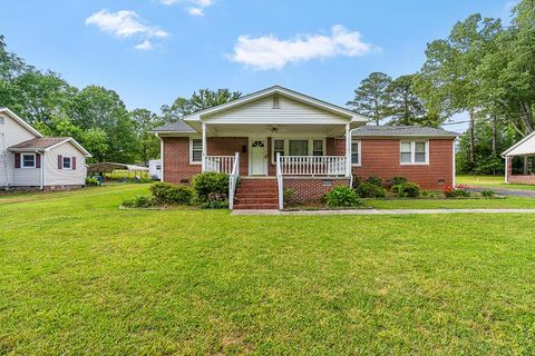 Single Family Residence in Ninety Six SC 131 Pinehaven Drive.jpg