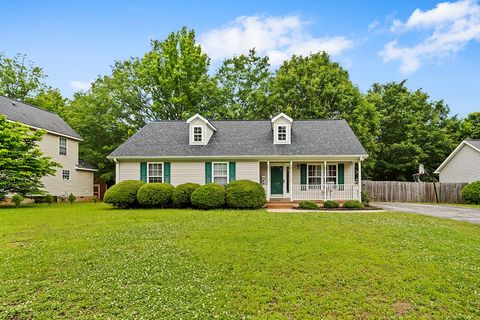 Single Family Residence in Greenwood SC 108 Laurel Ridge Way.jpg