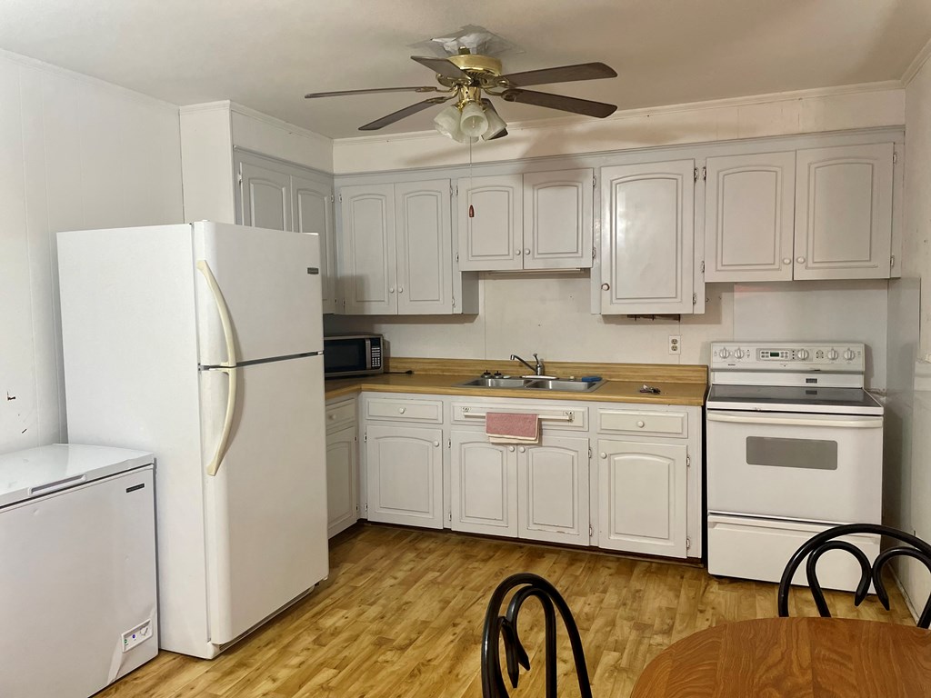 Greenwood, South Carolina 29649, United States, 3 Bedrooms Bedrooms, ,1 BathroomBathrooms,Residential,Contingent,182283