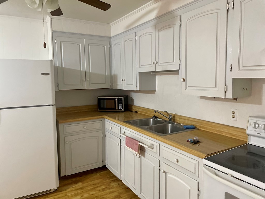 Greenwood, South Carolina 29649, United States, 3 Bedrooms Bedrooms, ,1 BathroomBathrooms,Residential,Contingent,182283