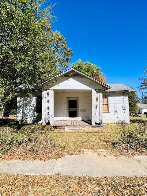 Single Family Residence in Calhoun Falls SC 145 E Savannah St.jpg