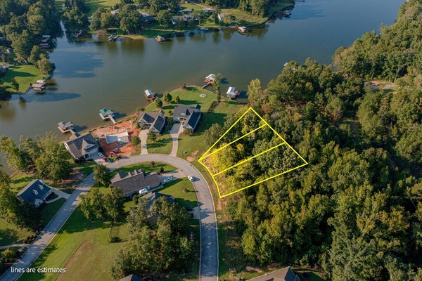 112 KING CIR, GREENWOOD, SC 29649 - Image e1cbbf7ee82a04596f1e1bc2ddcc077a/3755965016