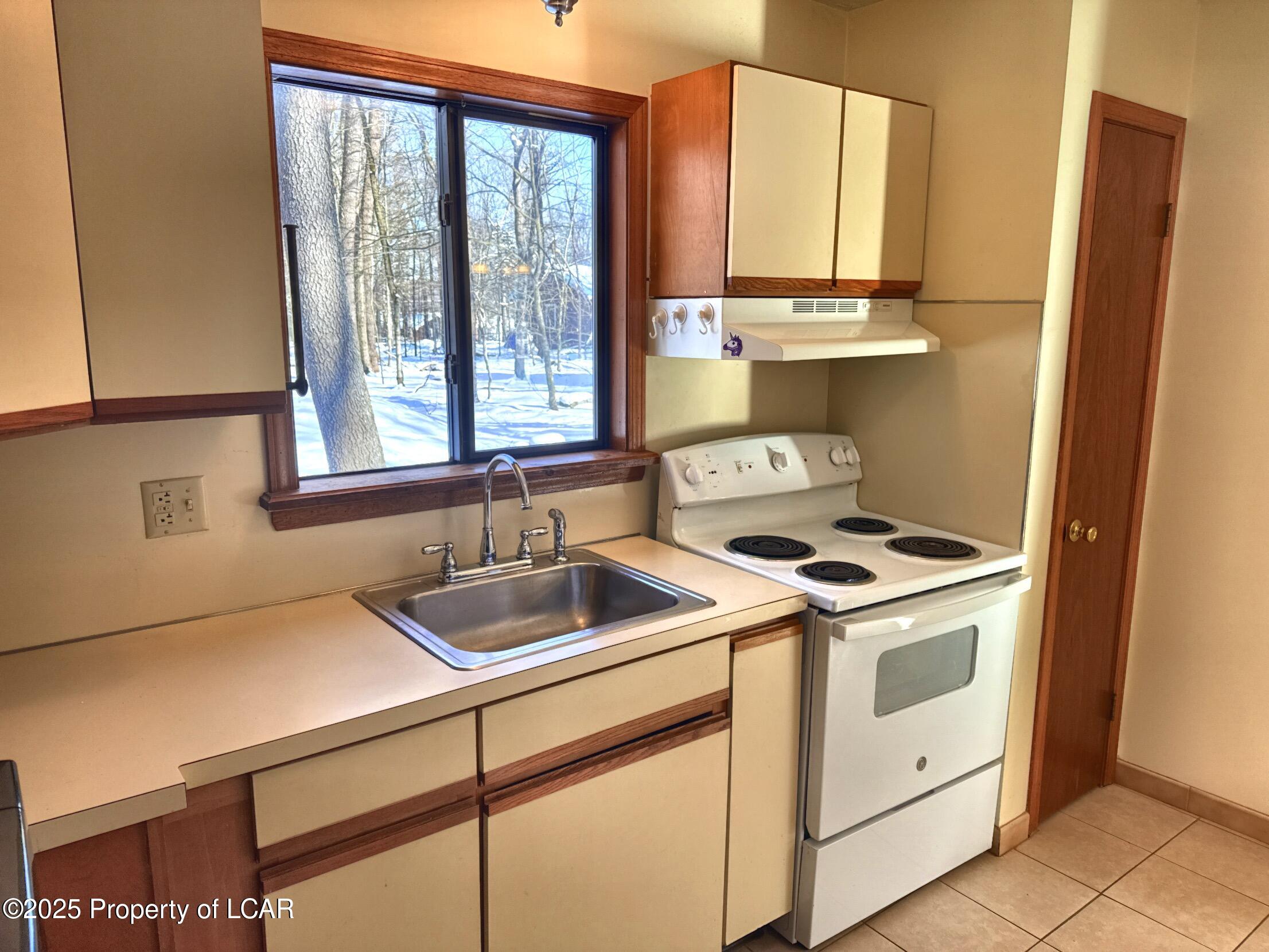 1008 W Ridge Drive, Gouldsboro, Pennsylvania image 18