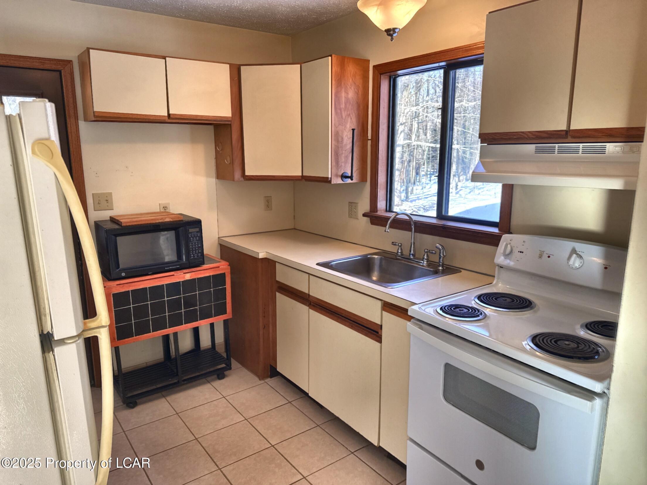 1008 W Ridge Drive, Gouldsboro, Pennsylvania image 16