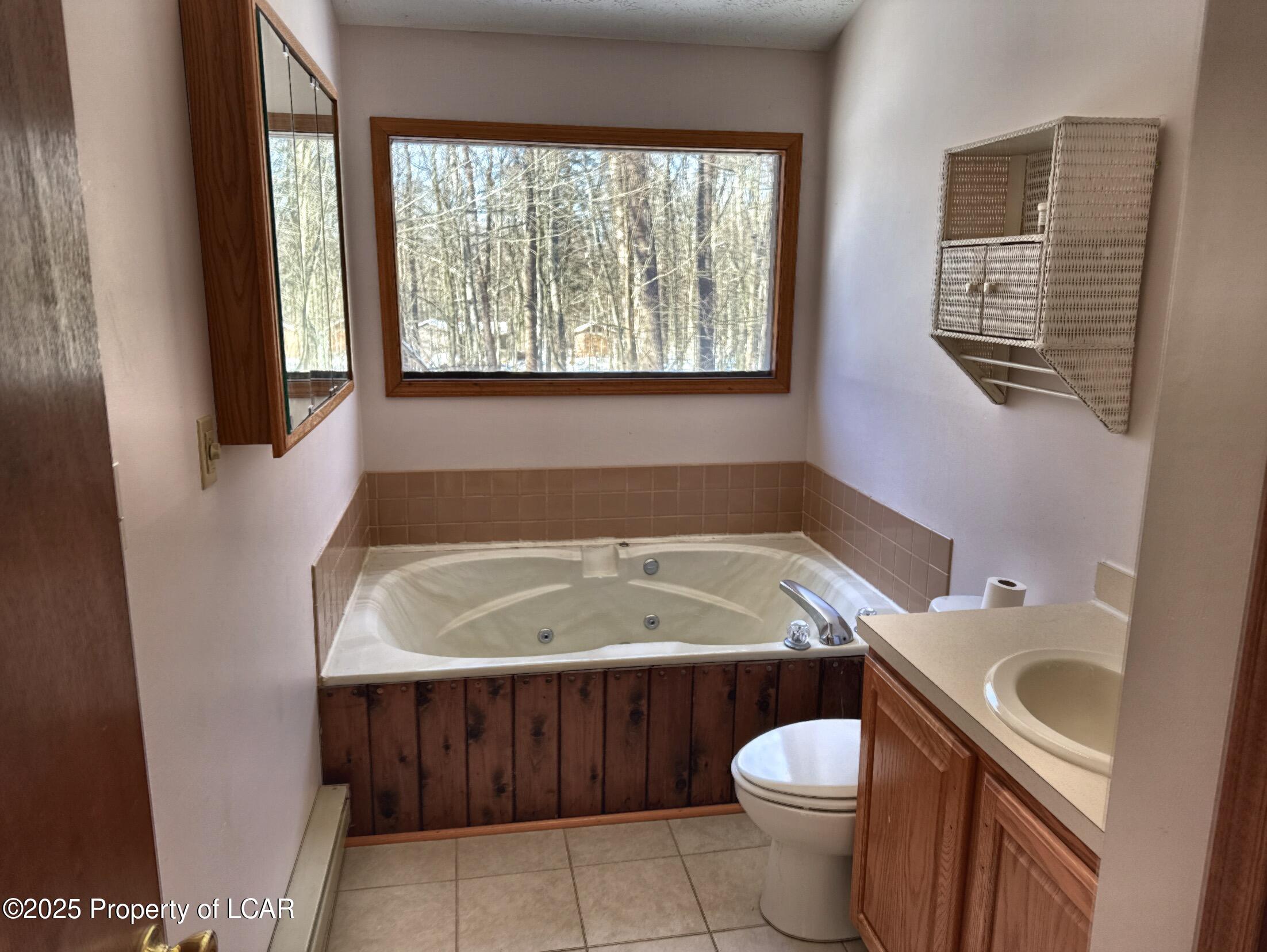 1008 W Ridge Drive, Gouldsboro, Pennsylvania image 29