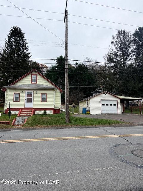 Homes For Sale - 1021 Lower Demunds Road<br/> Dallas, PA 18612