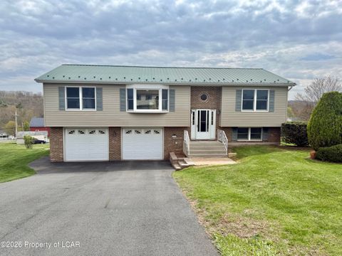Homes For Sale - 122 Applegate Lane<br/> Luzerne County, Drums, PA 18222