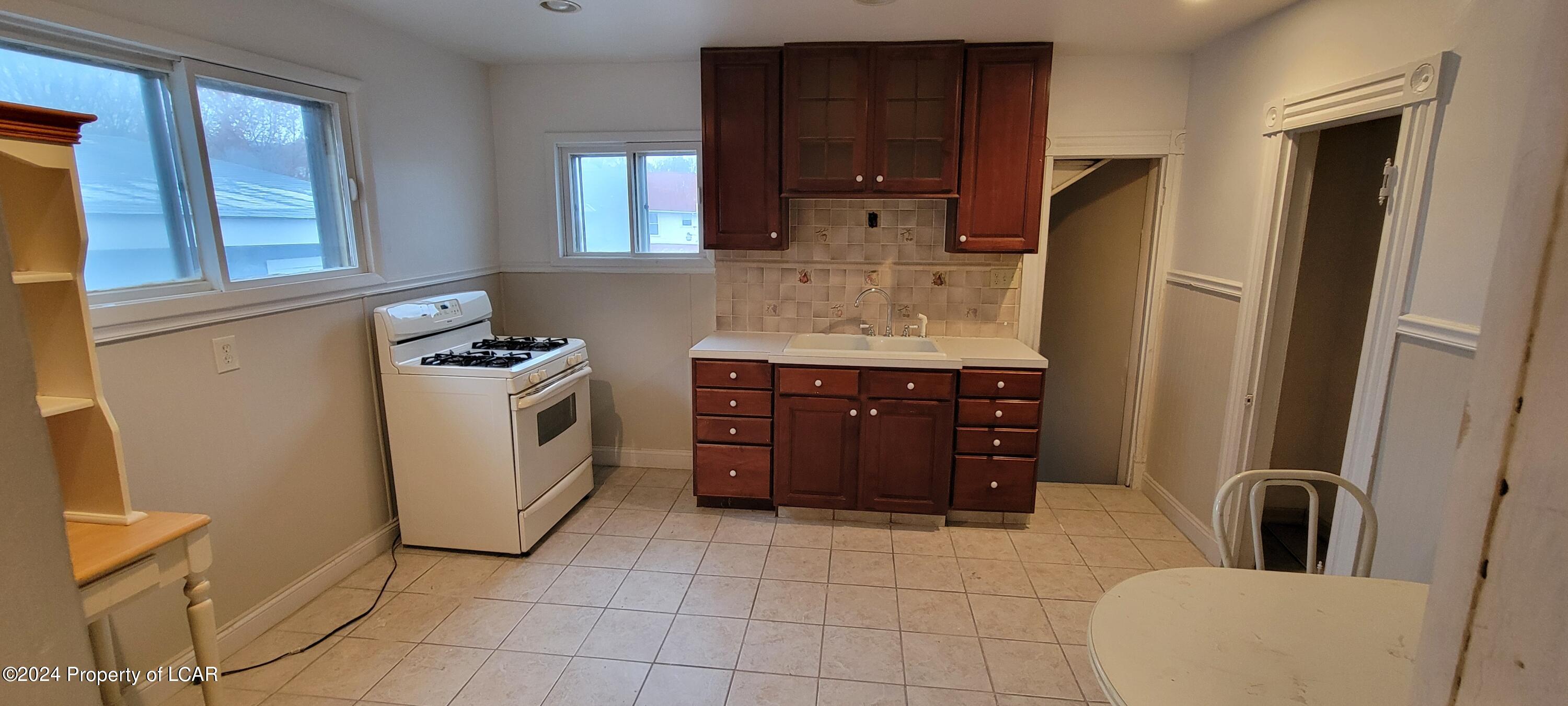 Scranton, Pennsylvania 18504, United States, 8 Bedrooms Bedrooms, ,Residential,Active,65591