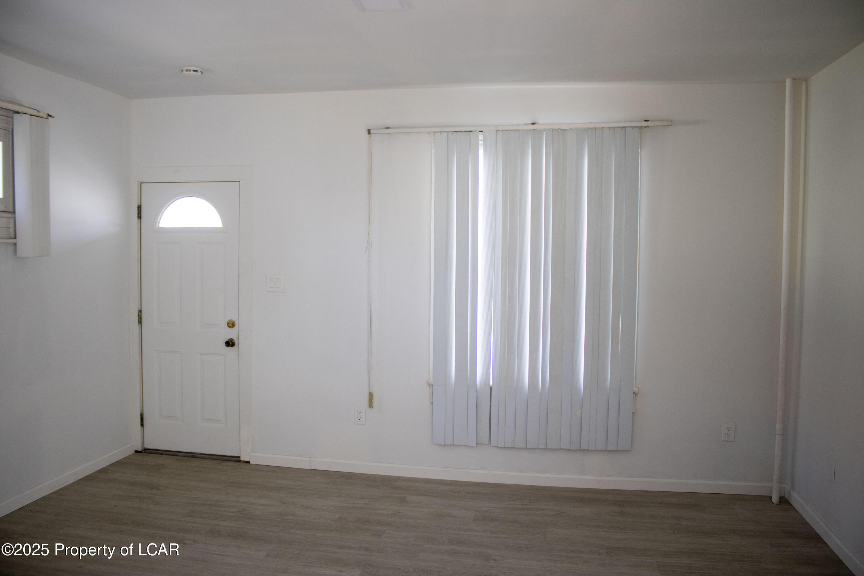 438 W Decker Court, Scranton, Texas image 5