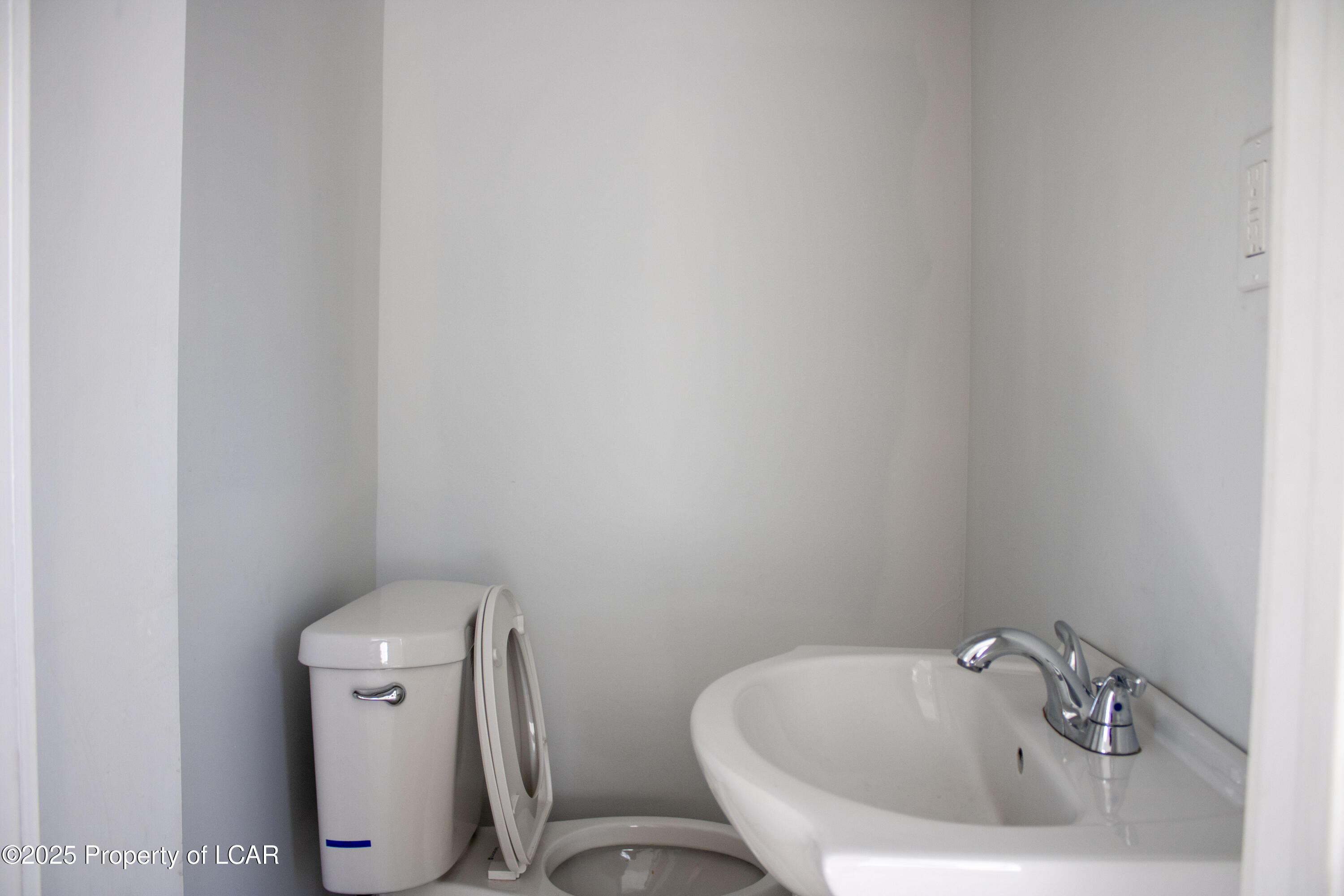 438 W Decker Court, Scranton, Texas image 7