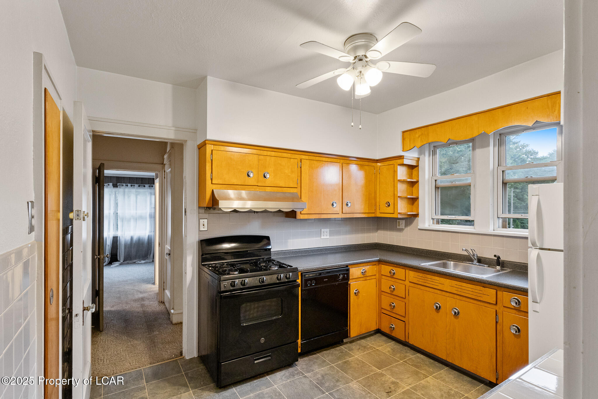 Forty Fort, Pennsylvania 18704, United States, 6 Bedrooms Bedrooms, ,4 BathroomsBathrooms,Residential,Pending,218275