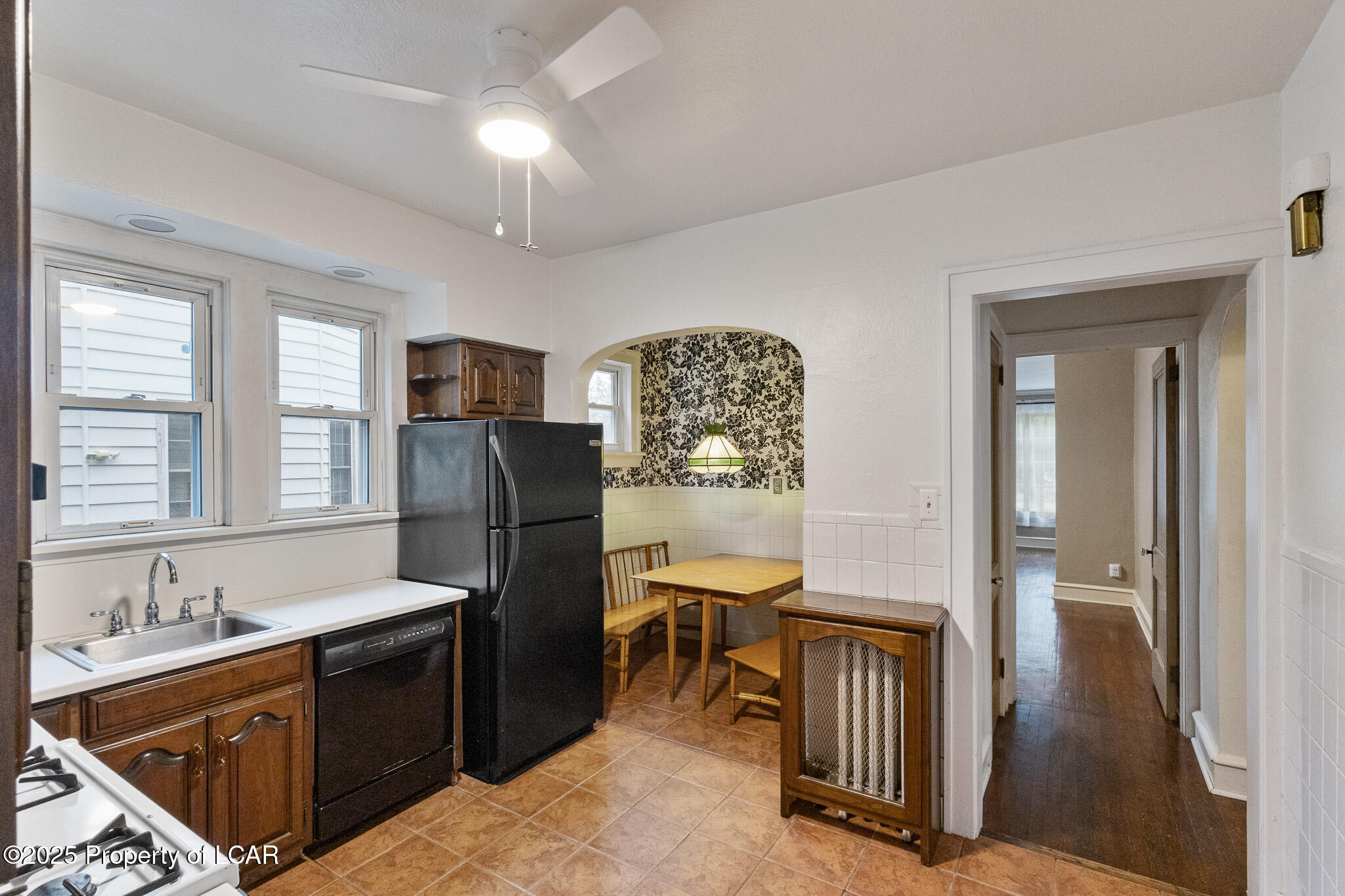 Forty Fort, Pennsylvania 18704, United States, 6 Bedrooms Bedrooms, ,4 BathroomsBathrooms,Residential,Pending,218275