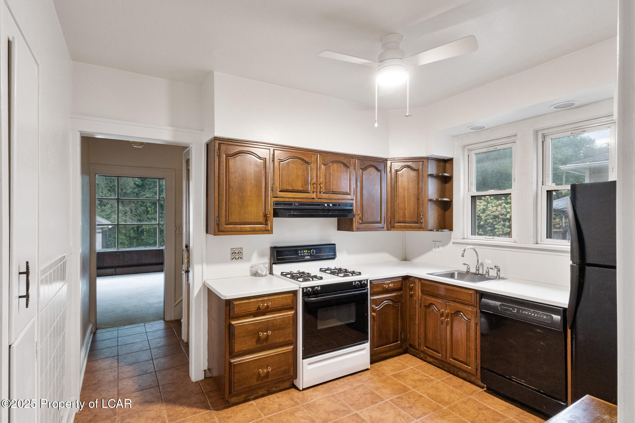 Forty Fort, Pennsylvania 18704, United States, 6 Bedrooms Bedrooms, ,4 BathroomsBathrooms,Residential,Pending,218275