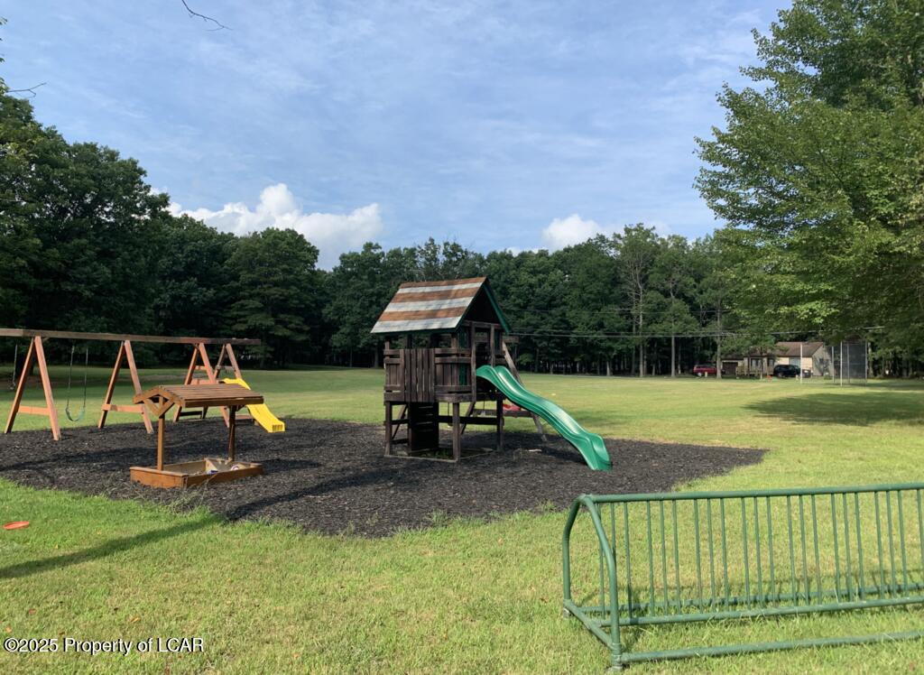 1963 W Spring Mountain Drive, Zion Grove, Pennsylvania image 3