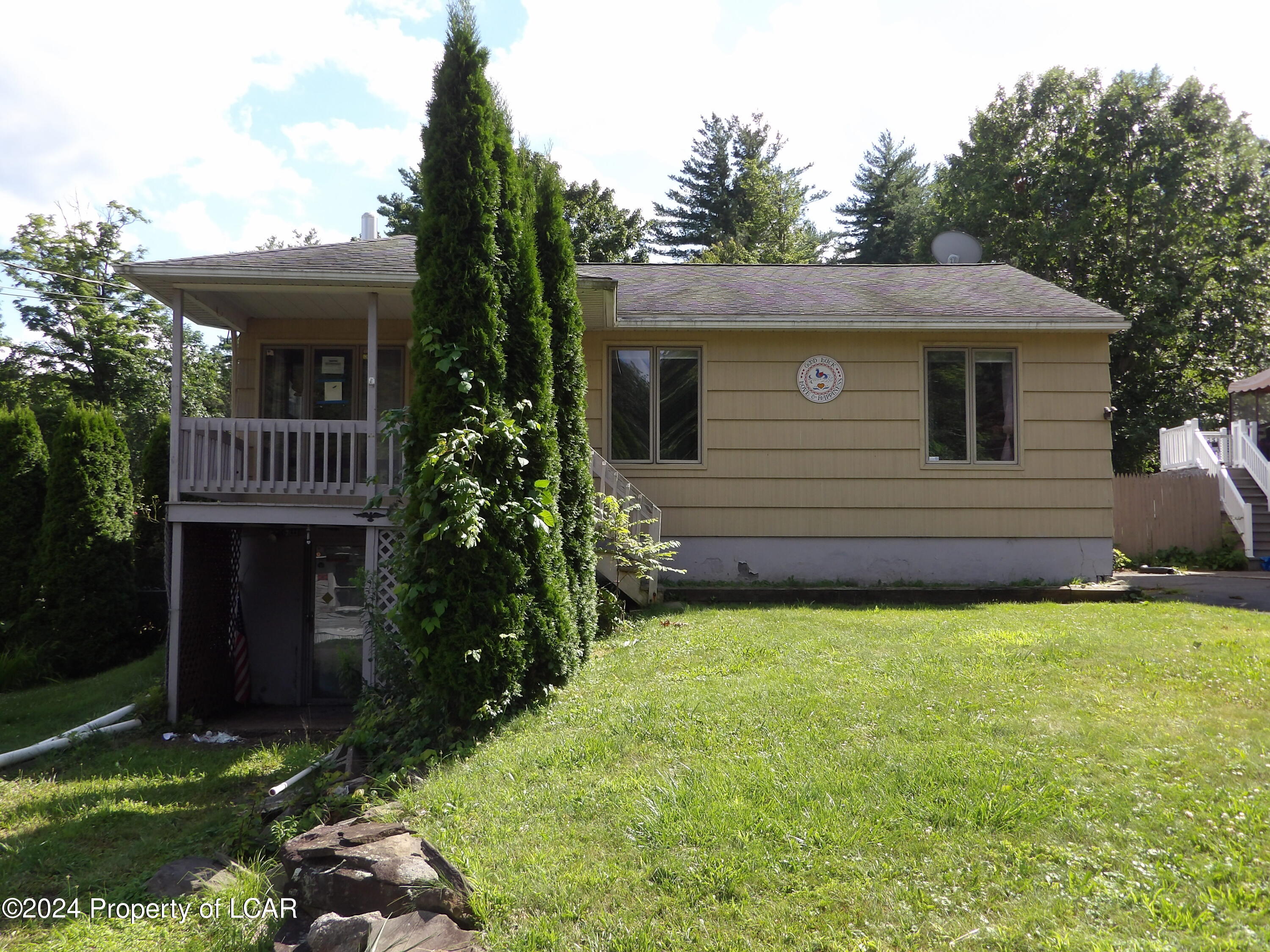 86 S Baird Street, Harveys Lake, Pennsylvania image 1