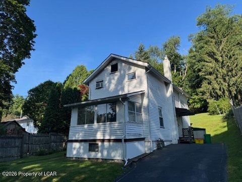 Homes For Sale - 18 Ridge Street<br/> Dallas, PA 18612