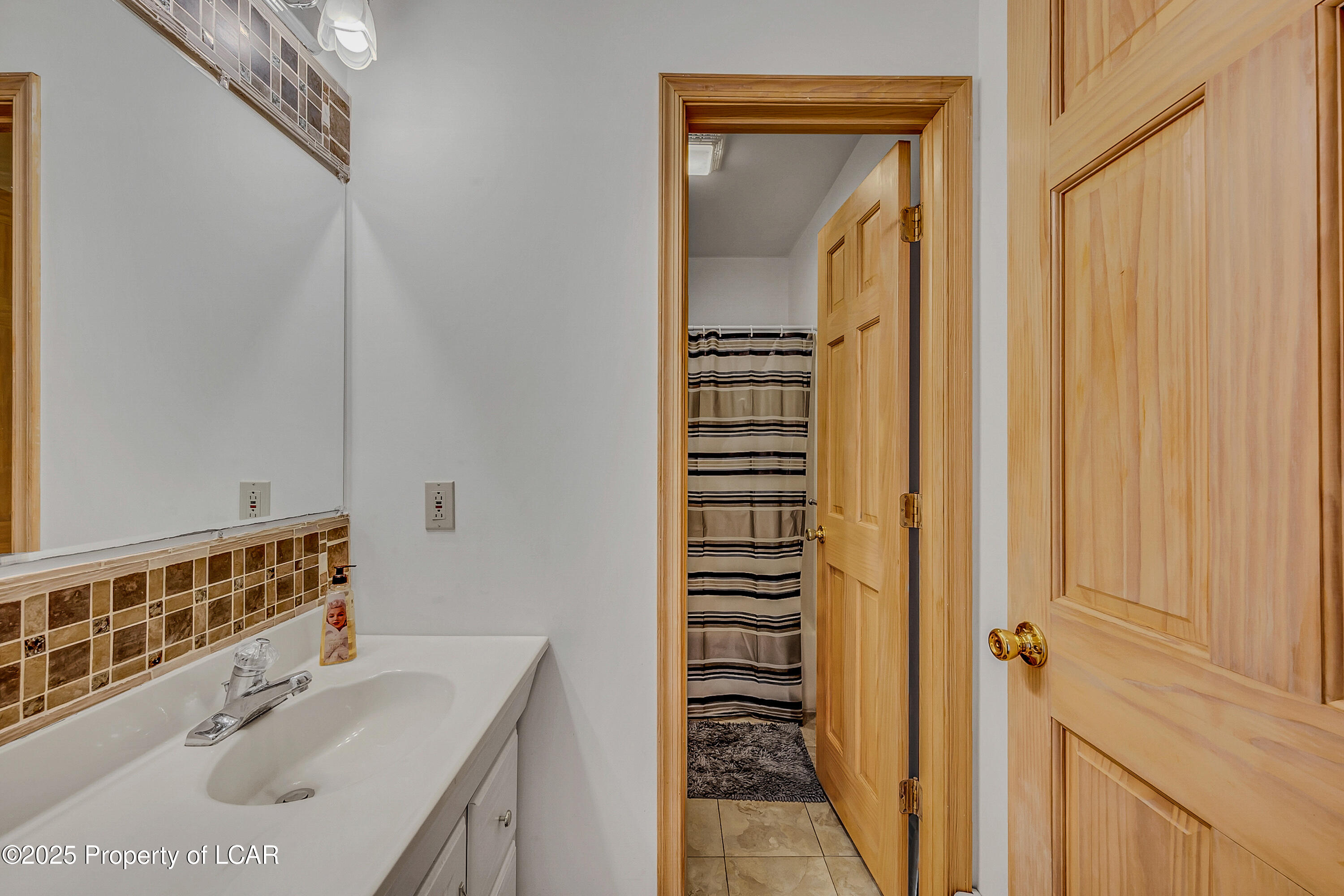 288 Terrace Avenue, Trucksville, Idaho image 27