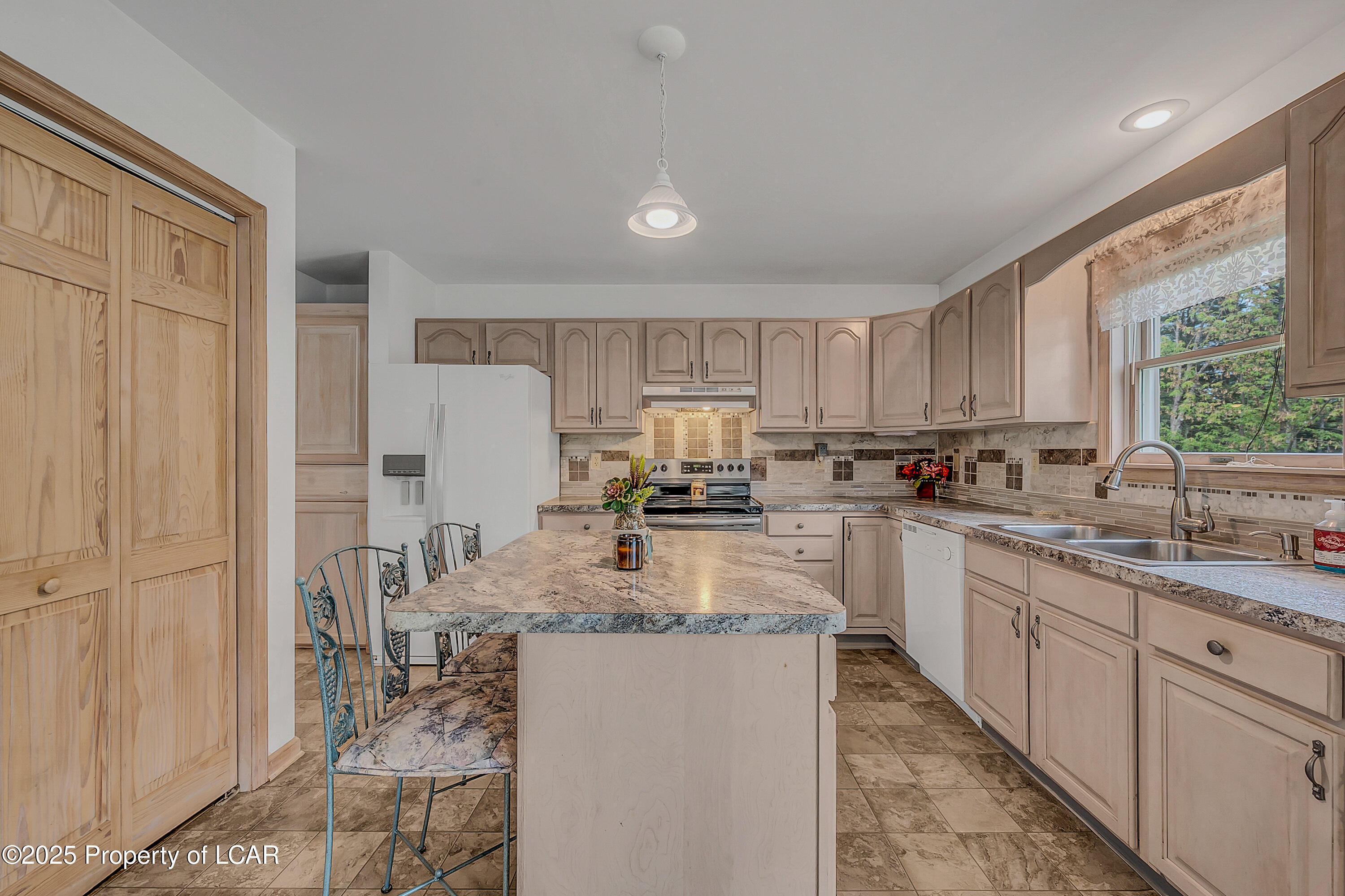 288 Terrace Avenue, Trucksville, Idaho image 18