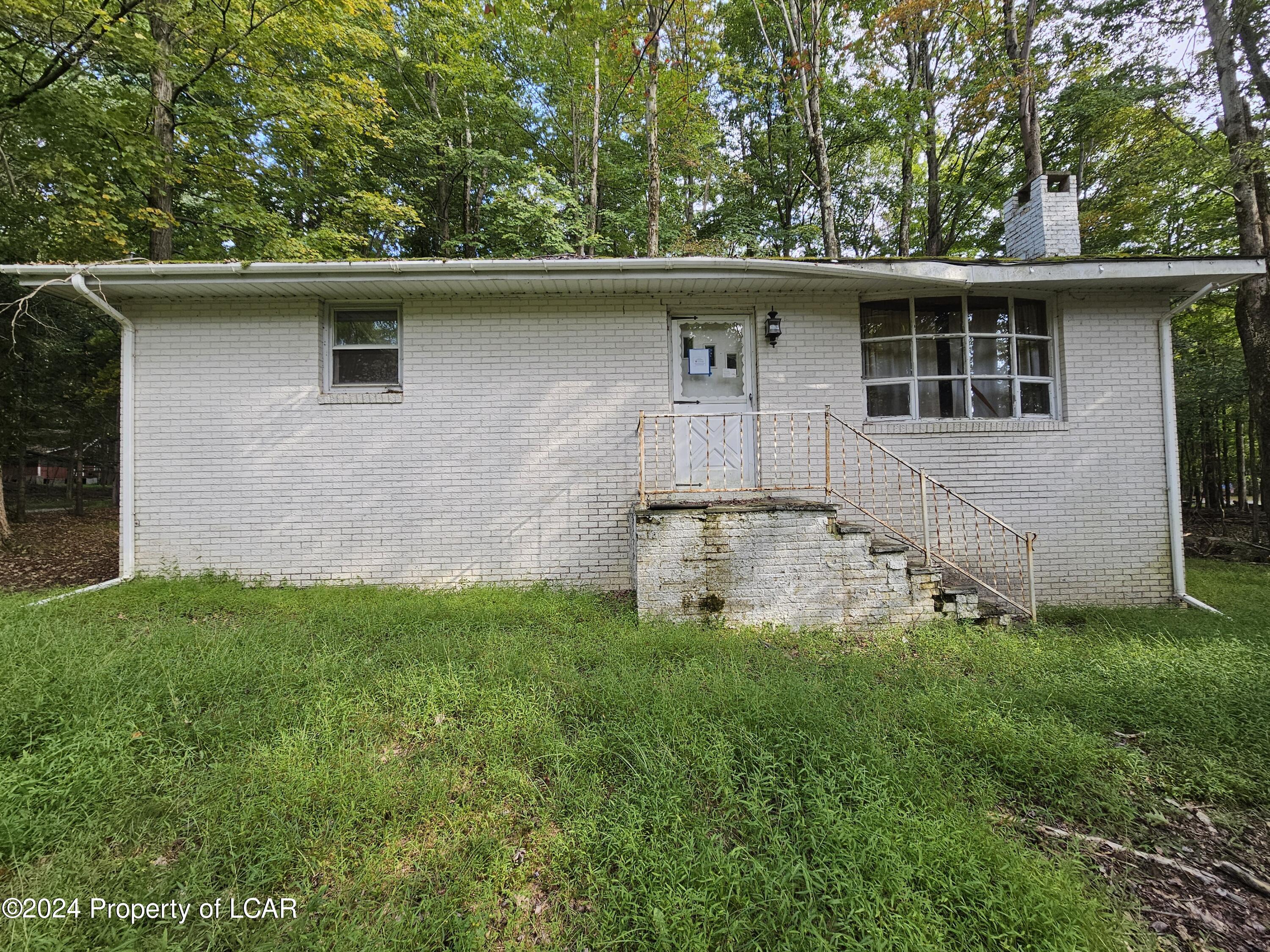 104 Iowa Trail, Pocono Lake, Pennsylvania image 1