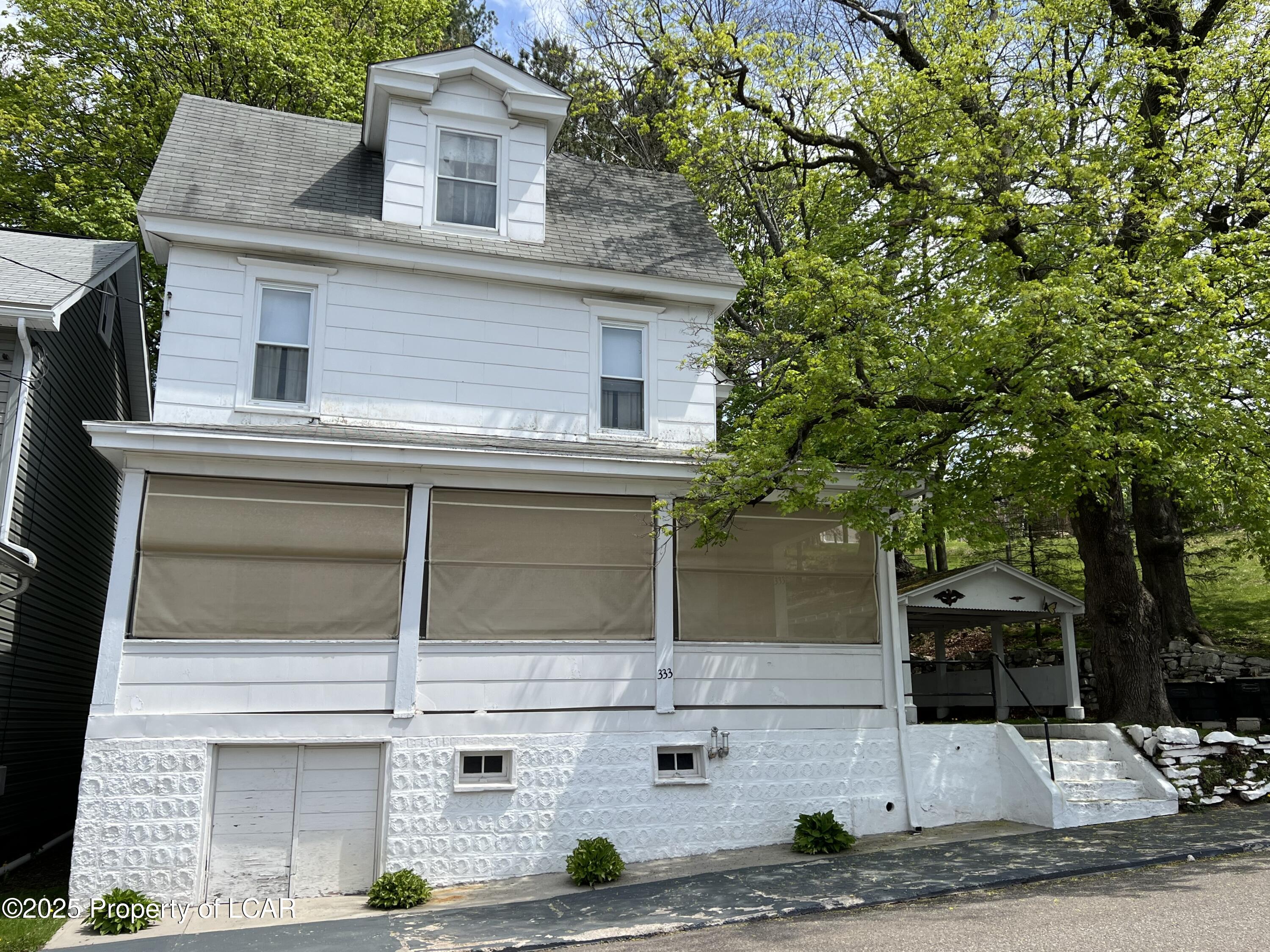 333 Carbon Street, Weatherly, Pennsylvania image 1