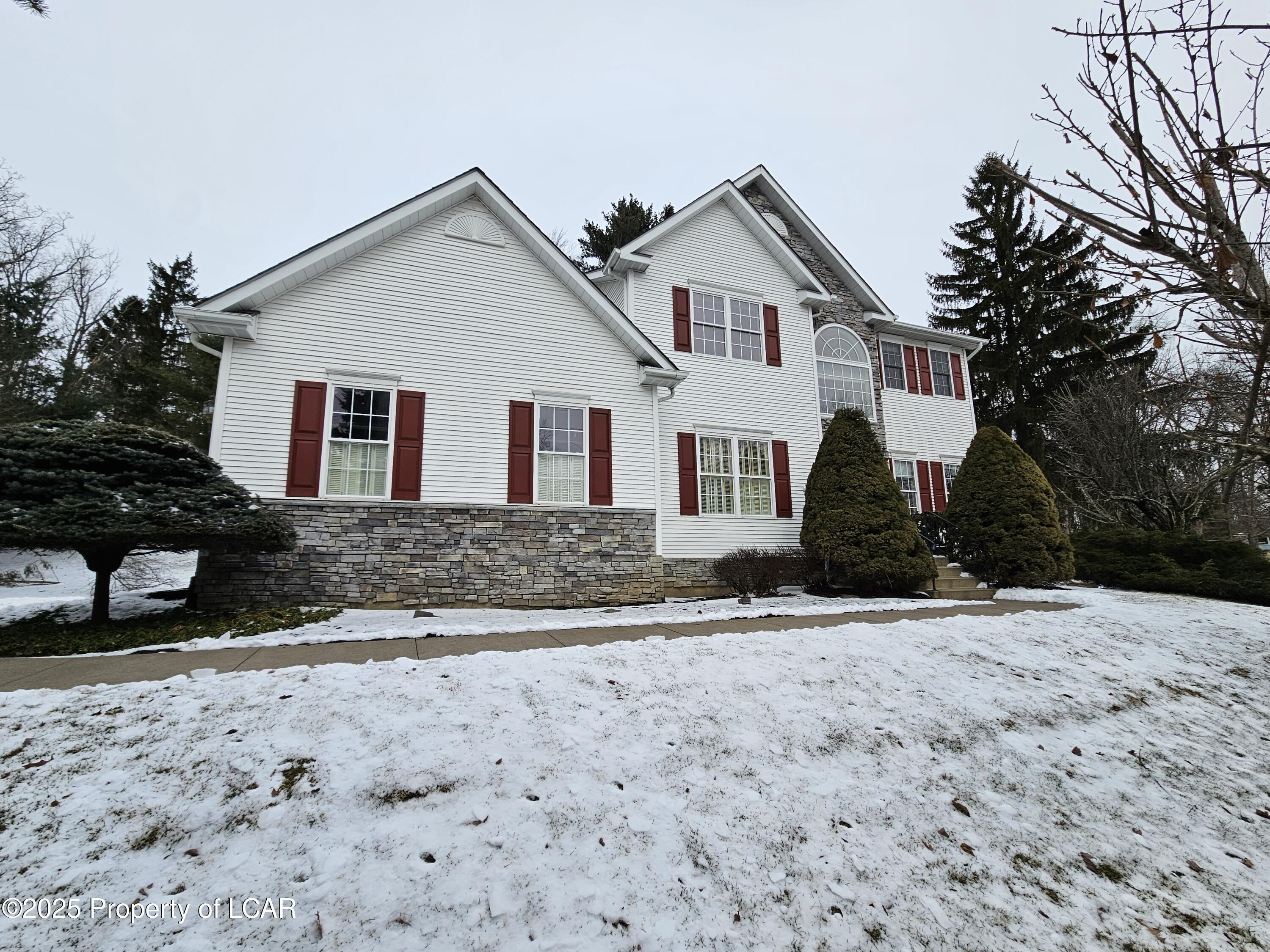 315 S Center Hill Road, Dallas, Pennsylvania image 1
