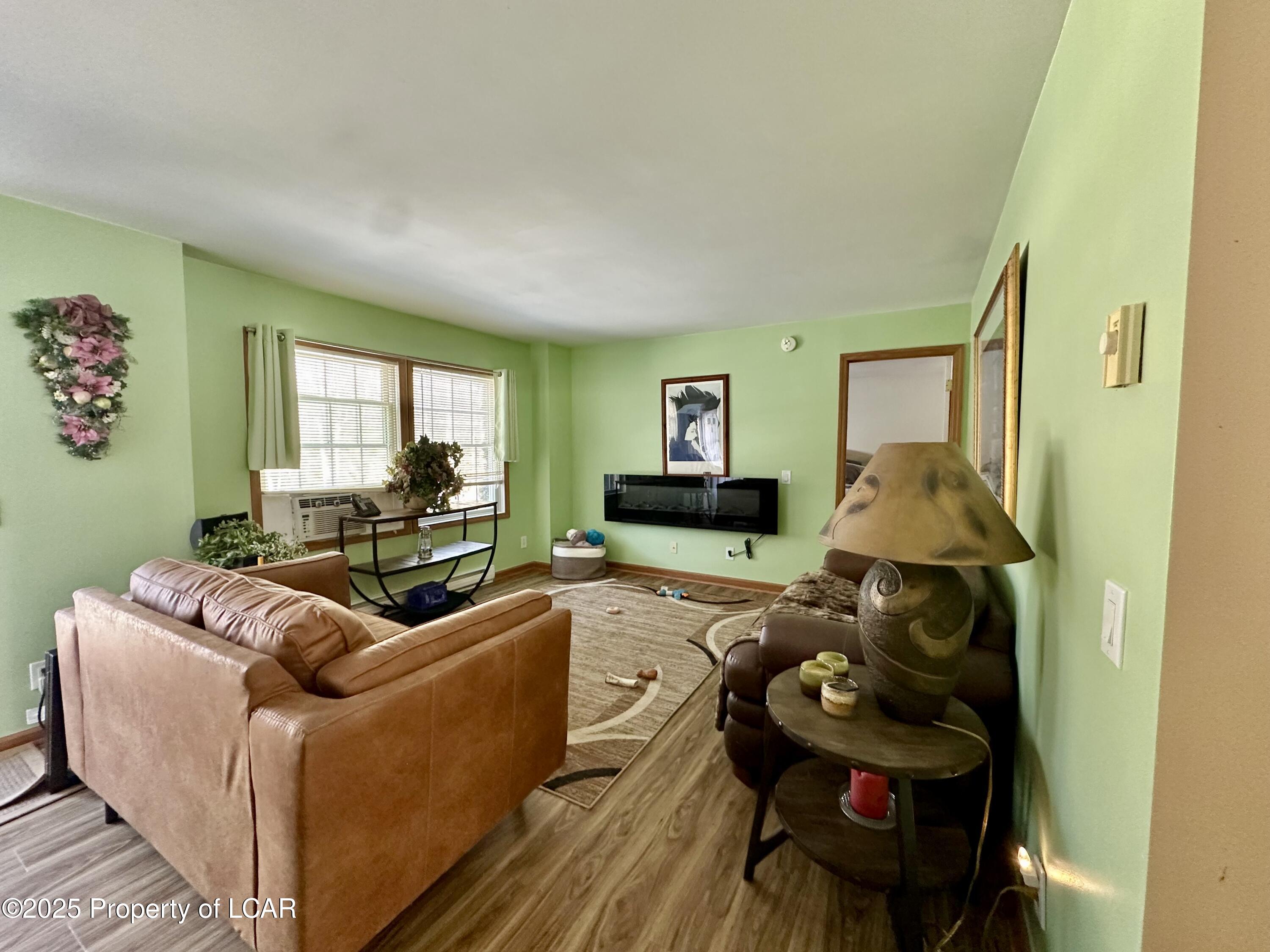 Hunlock Creek, Pennsylvania 18621, United States, 3 Bedrooms Bedrooms, ,2 BathroomsBathrooms,Residential,Pending,82703