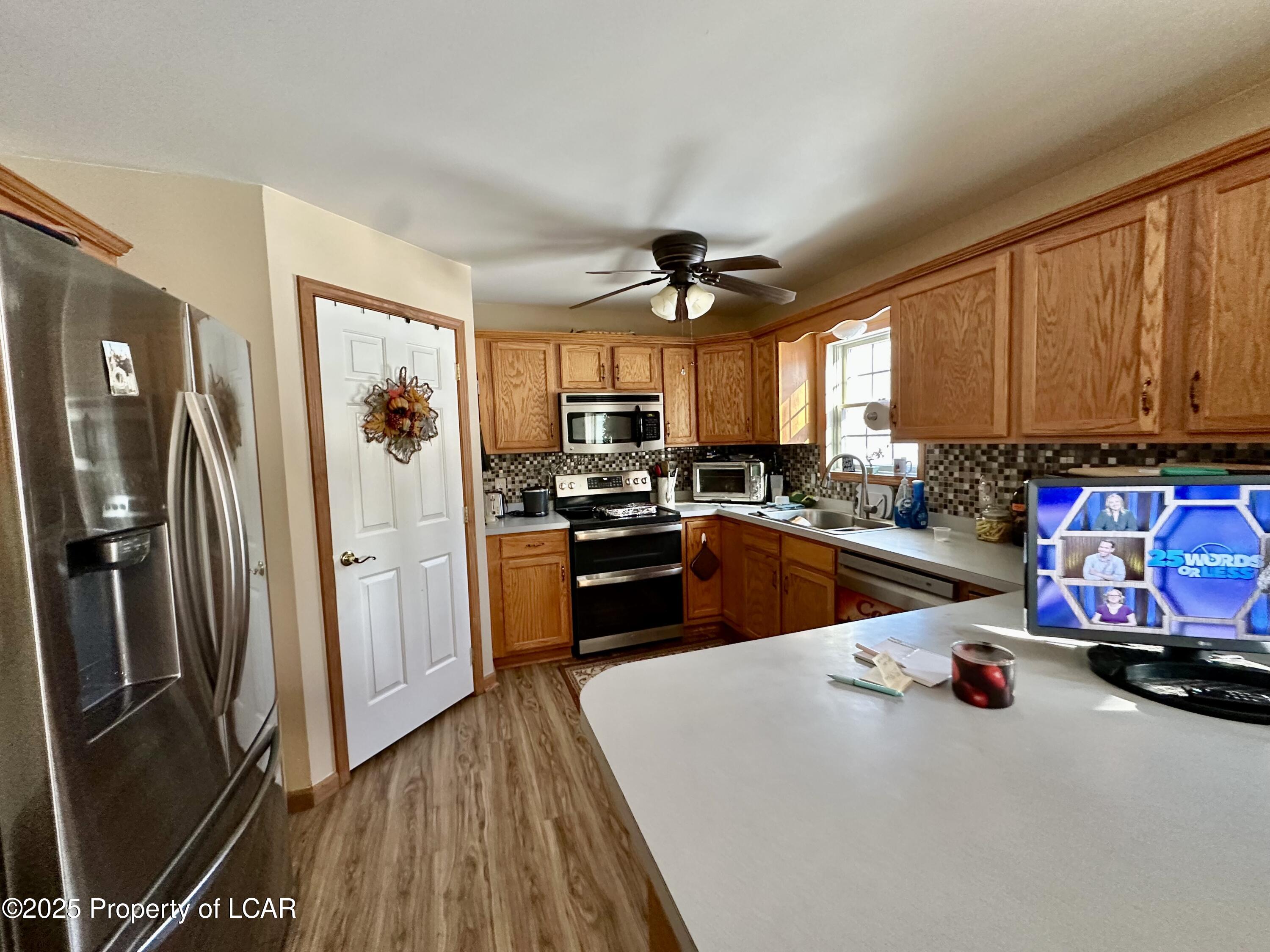 Hunlock Creek, Pennsylvania 18621, United States, 3 Bedrooms Bedrooms, ,2 BathroomsBathrooms,Residential,Pending,82703