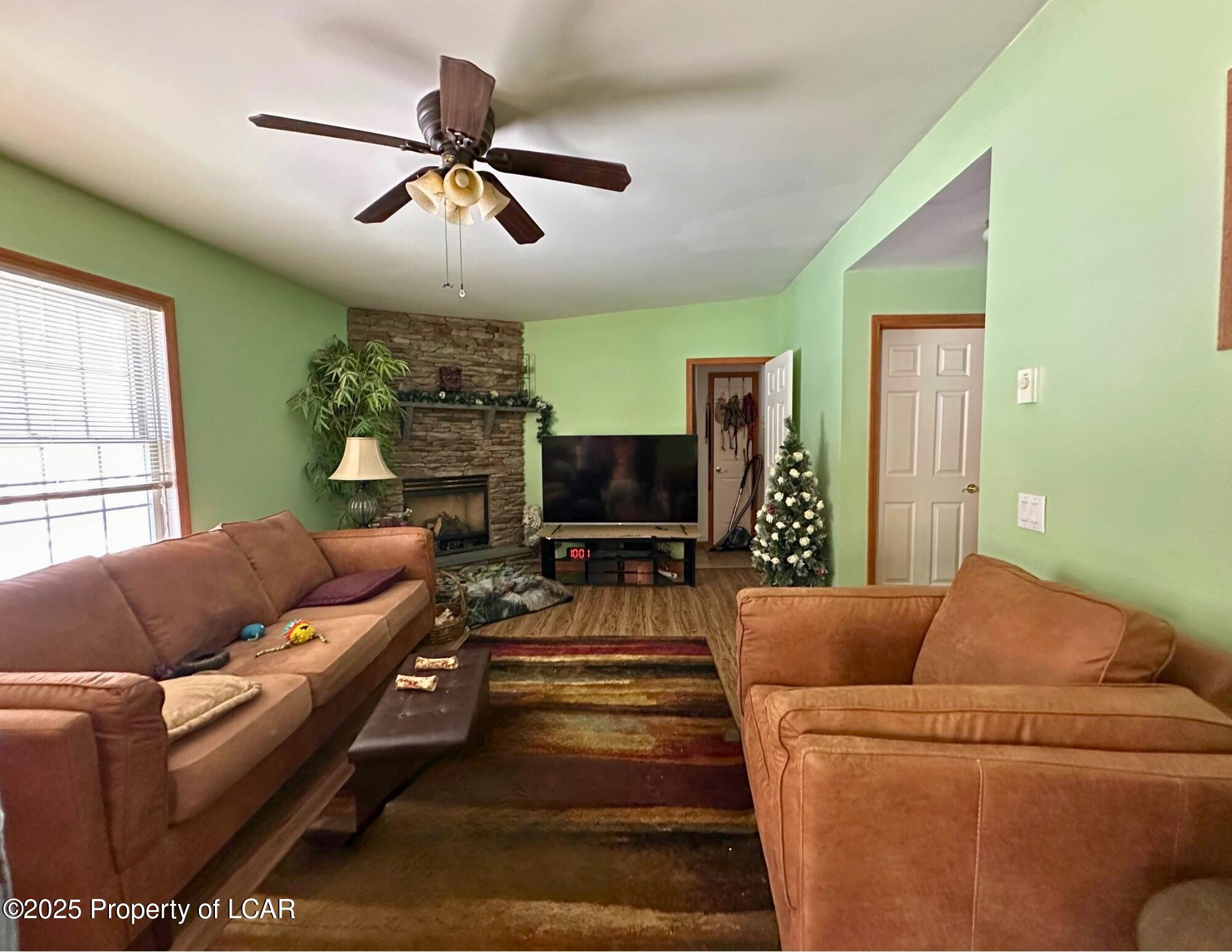 Hunlock Creek, Pennsylvania 18621, United States, 3 Bedrooms Bedrooms, ,2 BathroomsBathrooms,Residential,Pending,82703