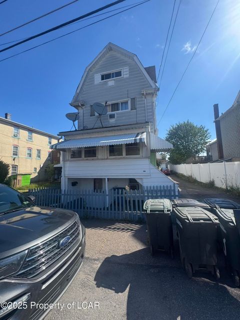 Multifamily For Sale - 827 Vine Street<br/> Hazleton, PA 18201