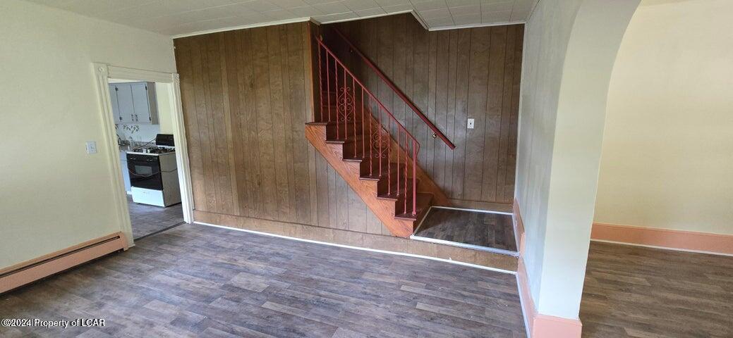 Edwardsville, Pennsylvania 18704, United States, 6 Bedrooms Bedrooms, ,2 BathroomsBathrooms,Residential,Pending,31470