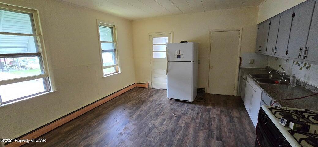 Edwardsville, Pennsylvania 18704, United States, 6 Bedrooms Bedrooms, ,2 BathroomsBathrooms,Residential,Pending,31470