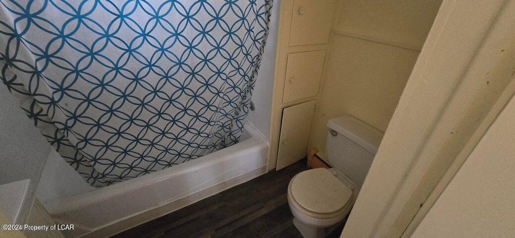 Edwardsville, Pennsylvania 18704, United States, 6 Bedrooms Bedrooms, ,2 BathroomsBathrooms,Residential,Pending,31470