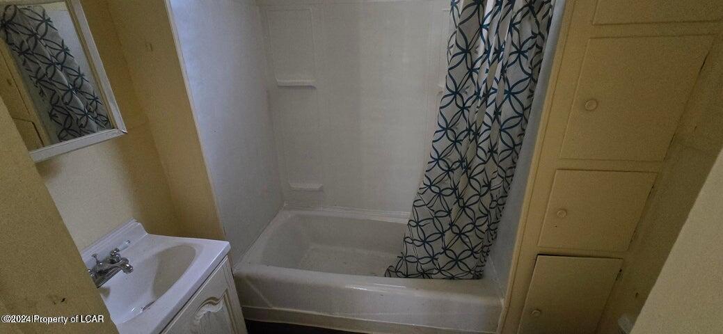 Edwardsville, Pennsylvania 18704, United States, 6 Bedrooms Bedrooms, ,2 BathroomsBathrooms,Residential,Pending,31470