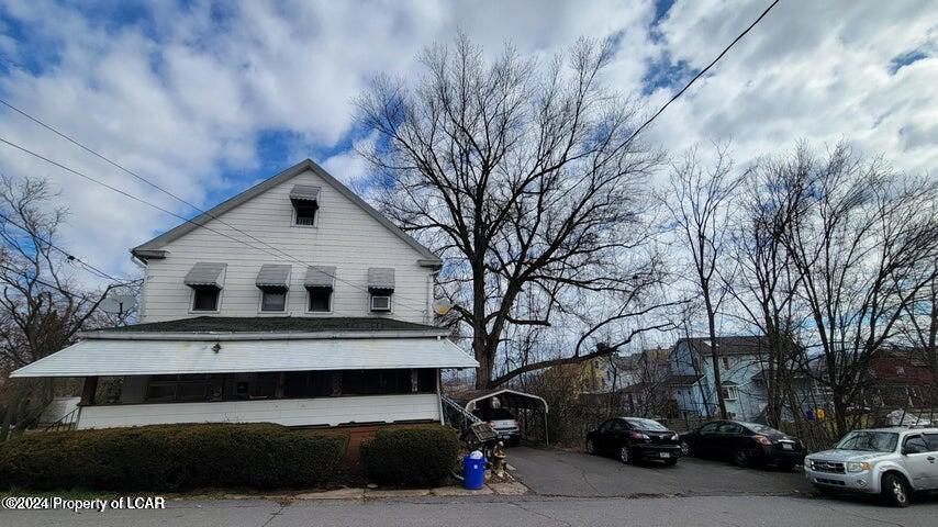 Edwardsville, Pennsylvania 18704, United States, 6 Bedrooms Bedrooms, ,2 BathroomsBathrooms,Residential,Pending,31470