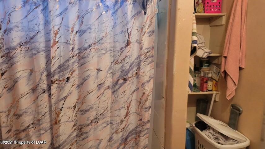 Edwardsville, Pennsylvania 18704, United States, 6 Bedrooms Bedrooms, ,2 BathroomsBathrooms,Residential,Pending,31470