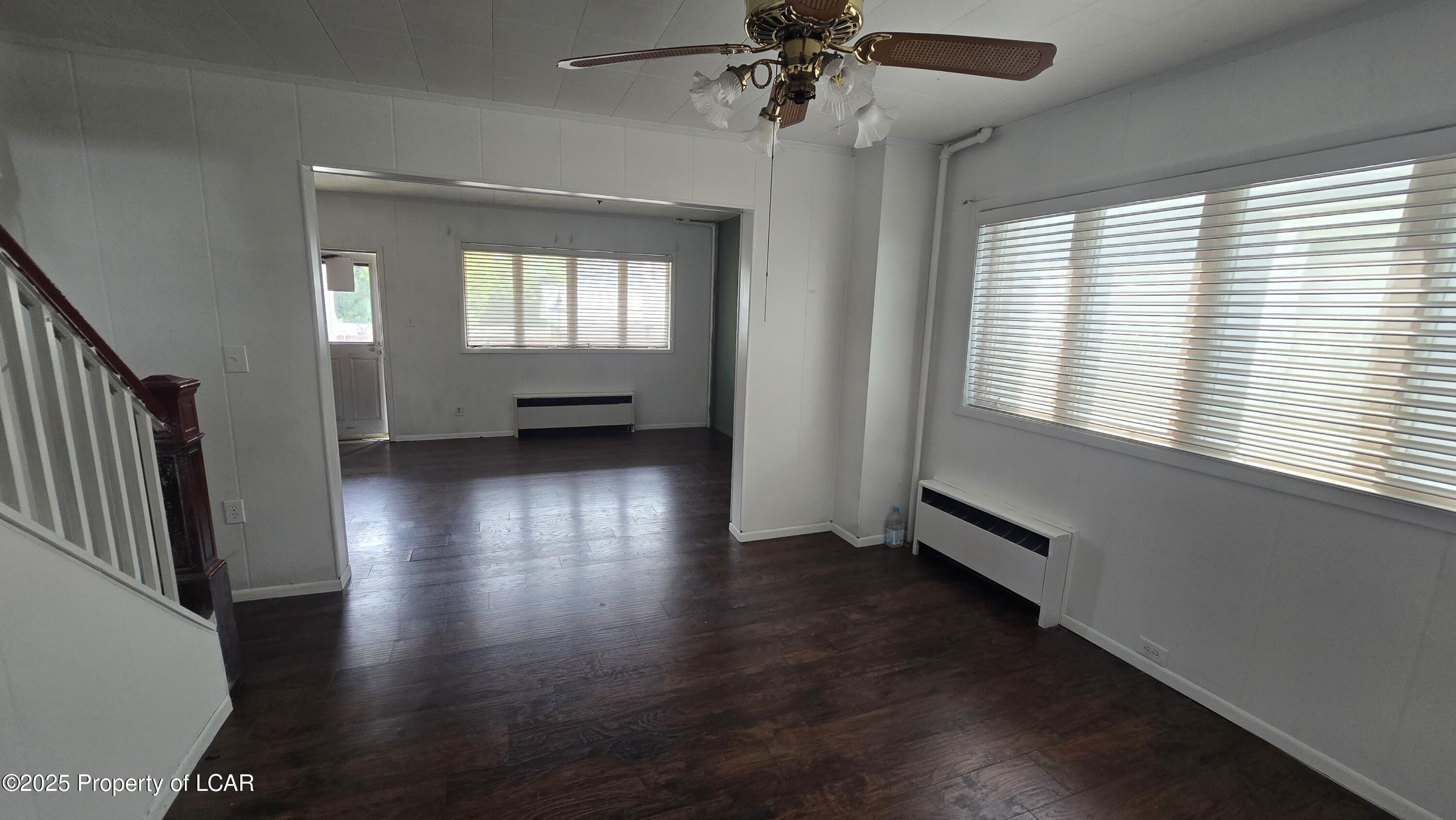 Wilkes-Barre, Pennsylvania 18702, United States, 3 Bedrooms Bedrooms, ,2 BathroomsBathrooms,Residential,Pending,210098