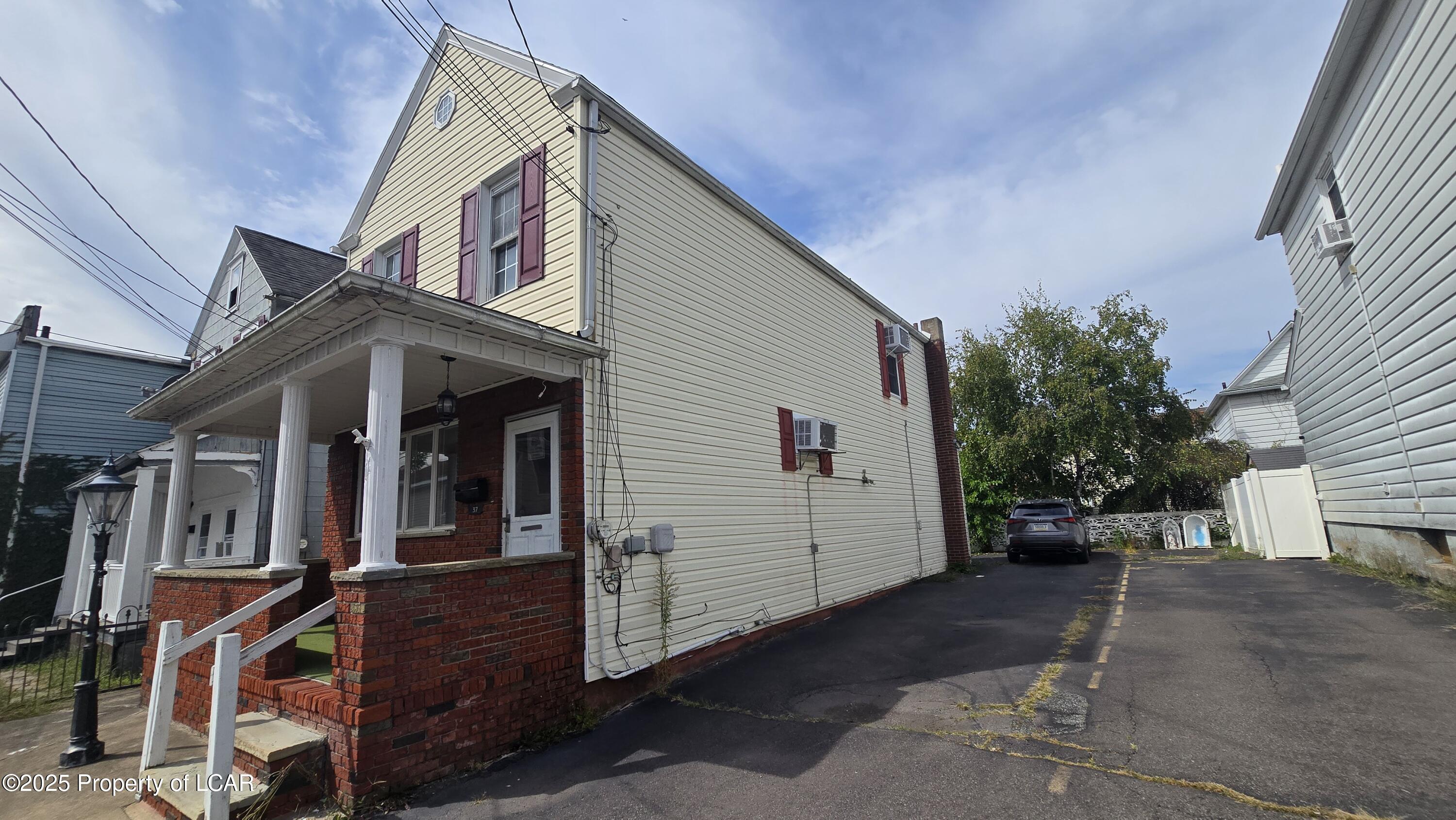 Wilkes-Barre, Pennsylvania 18702, United States, 3 Bedrooms Bedrooms, ,2 BathroomsBathrooms,Residential,Pending,210098