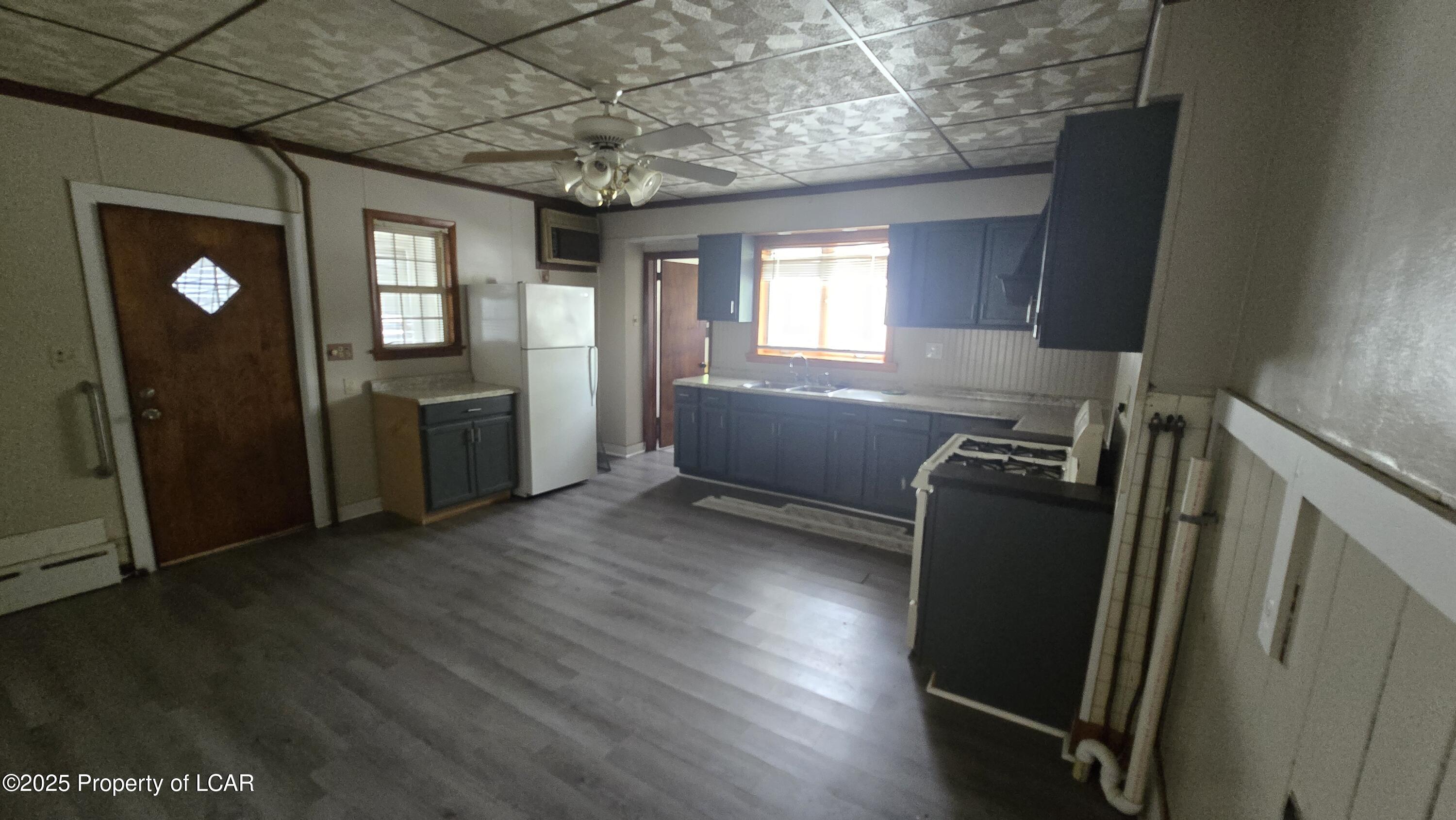 Wilkes-Barre, Pennsylvania 18702, United States, 3 Bedrooms Bedrooms, ,2 BathroomsBathrooms,Residential,Pending,210098