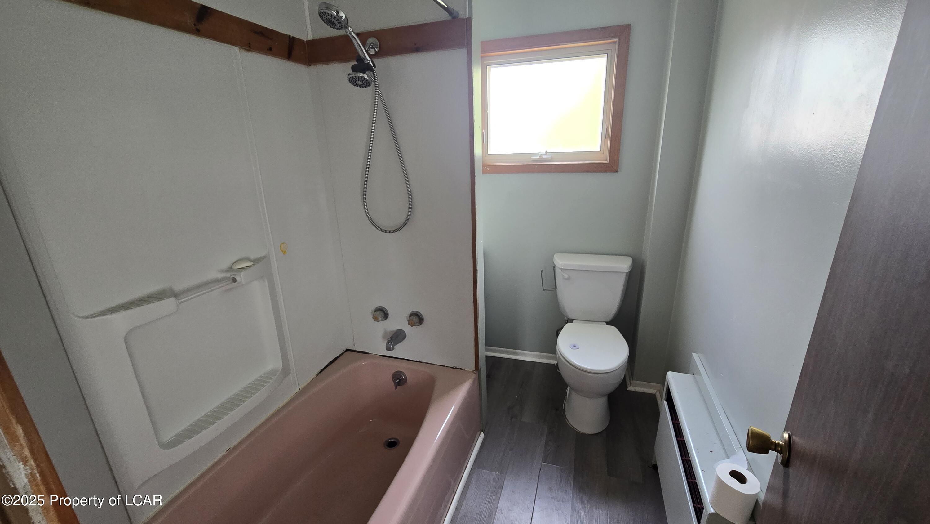 Wilkes-Barre, Pennsylvania 18702, United States, 3 Bedrooms Bedrooms, ,2 BathroomsBathrooms,Residential,Pending,210098