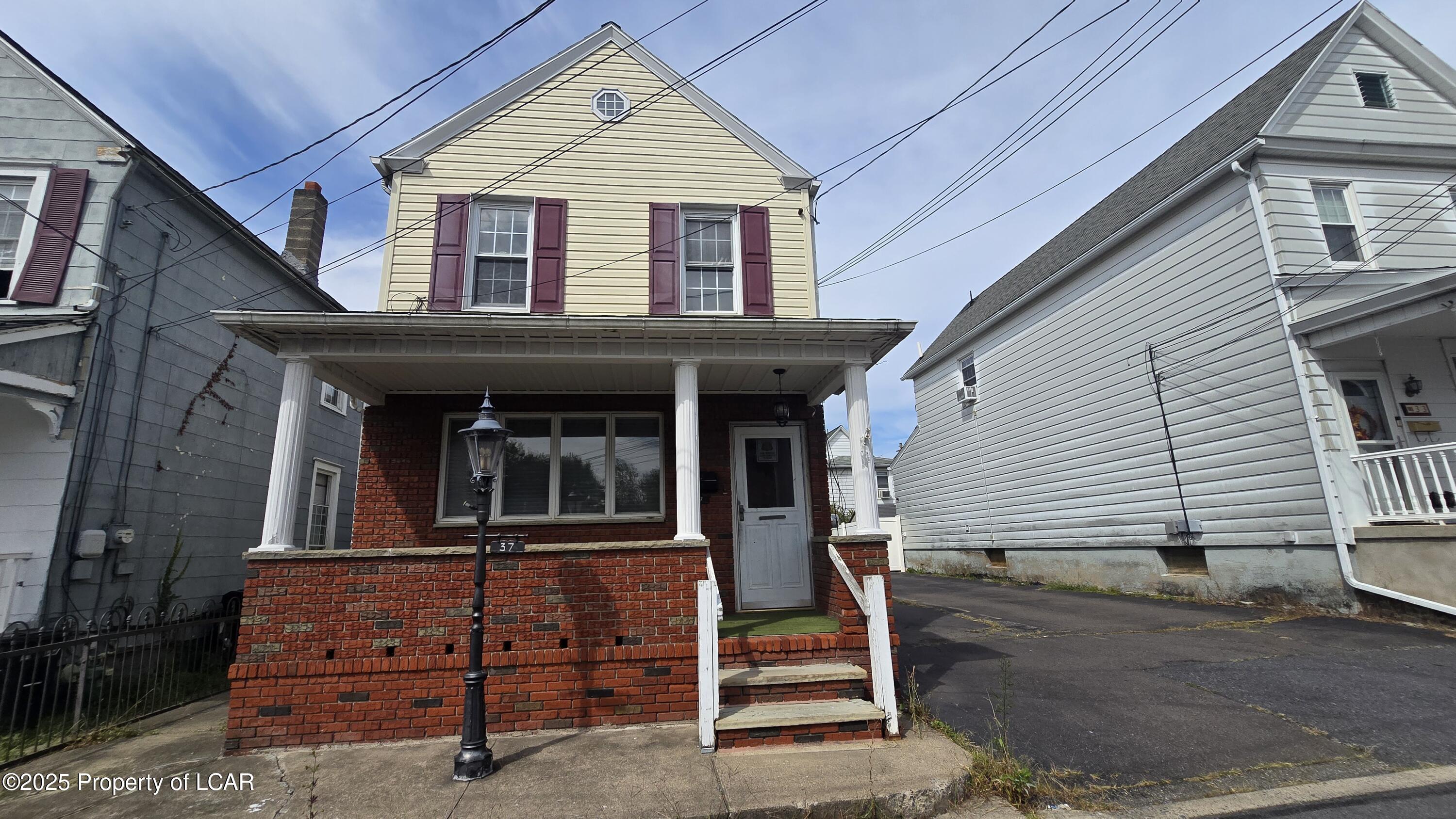 Wilkes-Barre, Pennsylvania 18702, United States, 3 Bedrooms Bedrooms, ,2 BathroomsBathrooms,Residential,Pending,210098