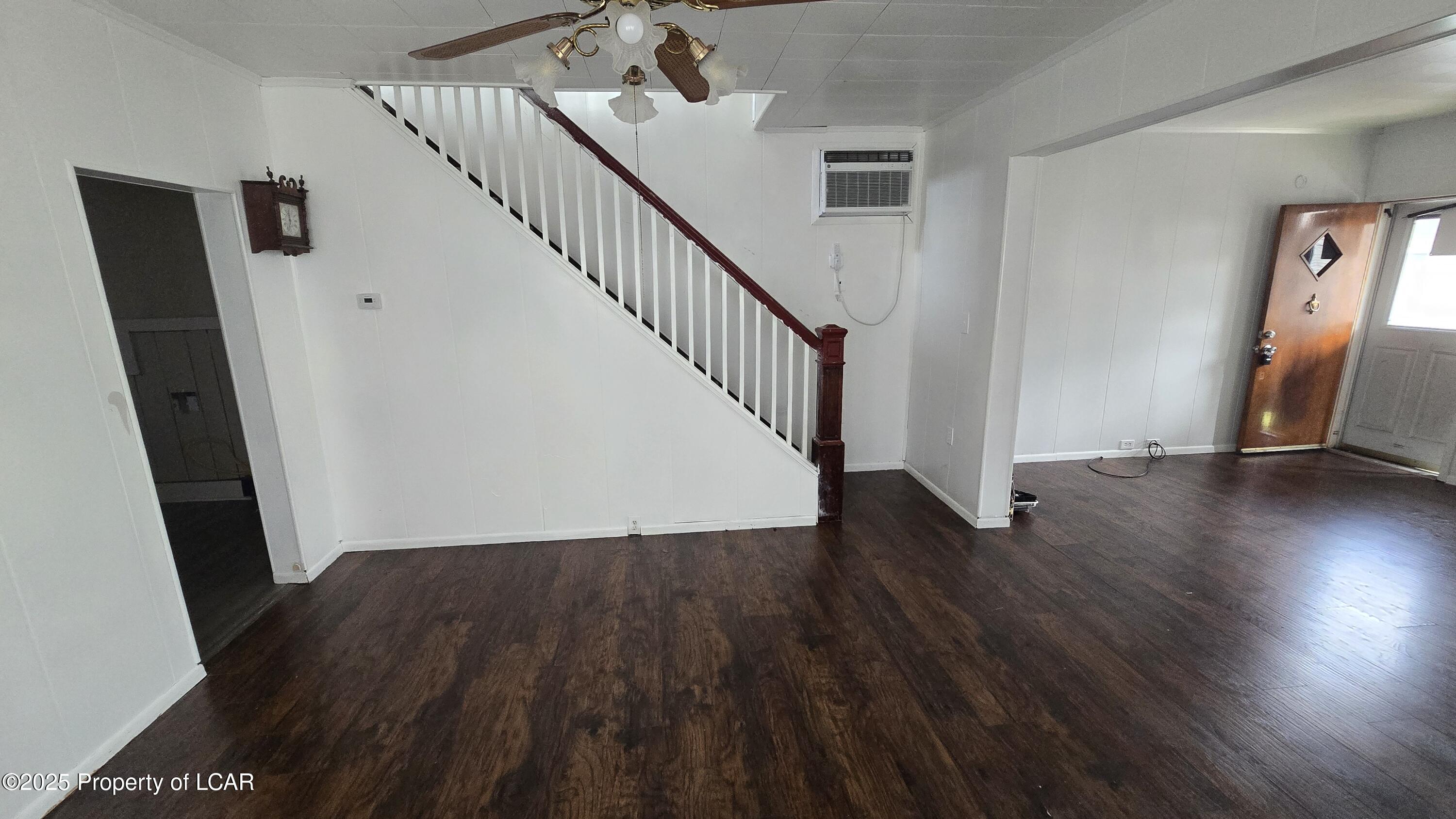 Wilkes-Barre, Pennsylvania 18702, United States, 3 Bedrooms Bedrooms, ,2 BathroomsBathrooms,Residential,Pending,210098