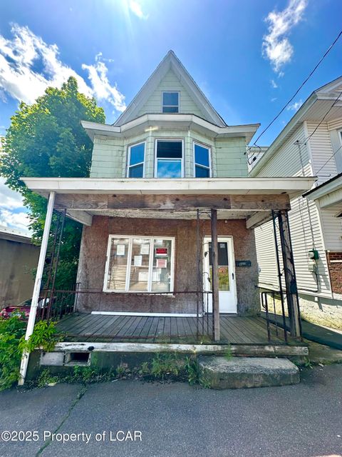 Homes For Sale - 184 Schuylkill Avenue<br/> Schuylkill County, Shenandoah, PA 17976