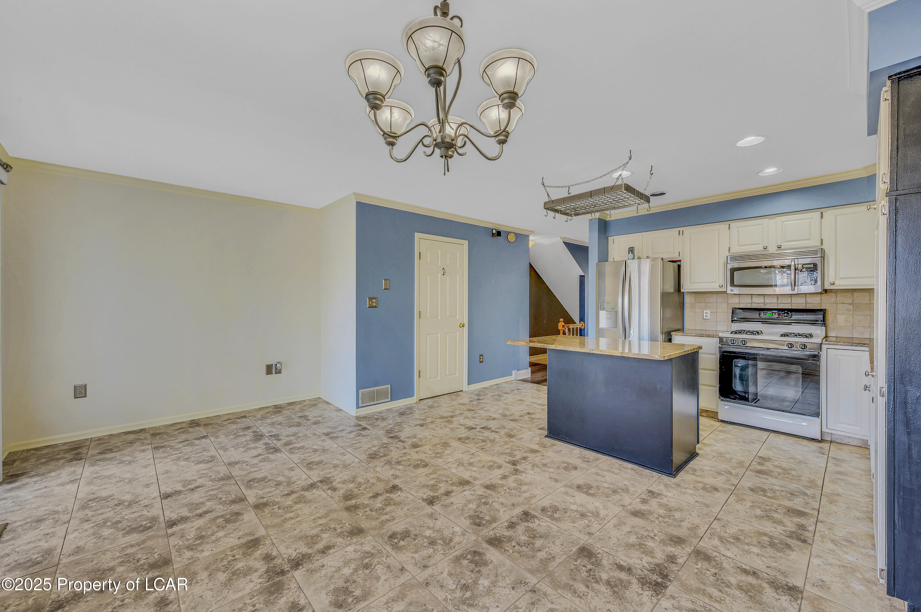 222 Hillside, Dallas, Alaska image 13