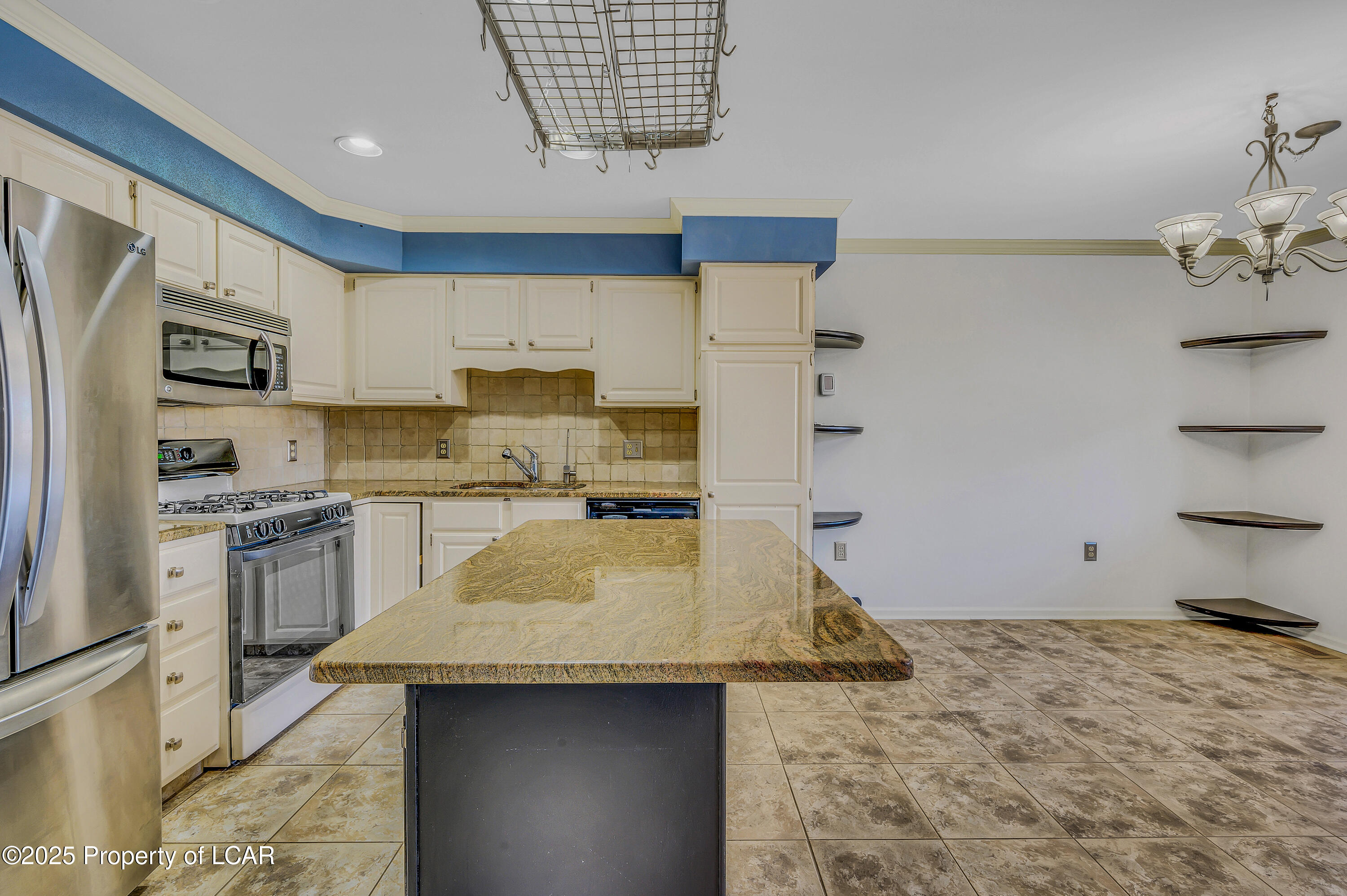 222 Hillside, Dallas, Alaska image 10