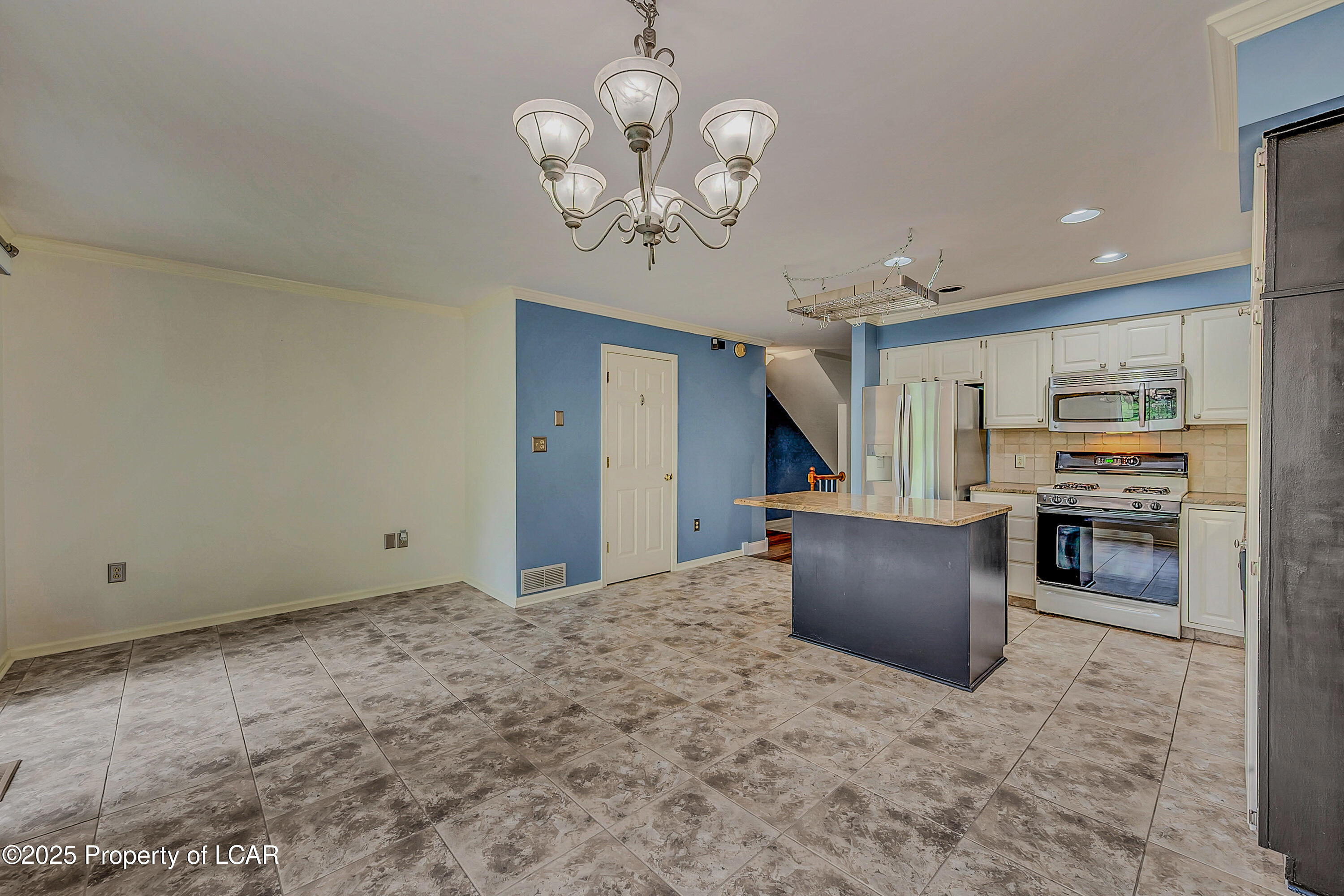 222 Hillside, Dallas, Alaska image 19