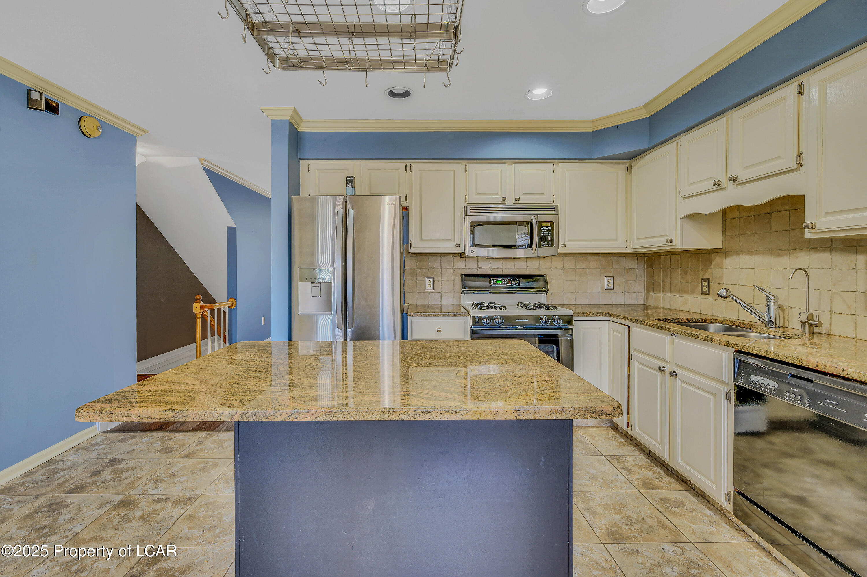 222 Hillside, Dallas, Alaska image 11